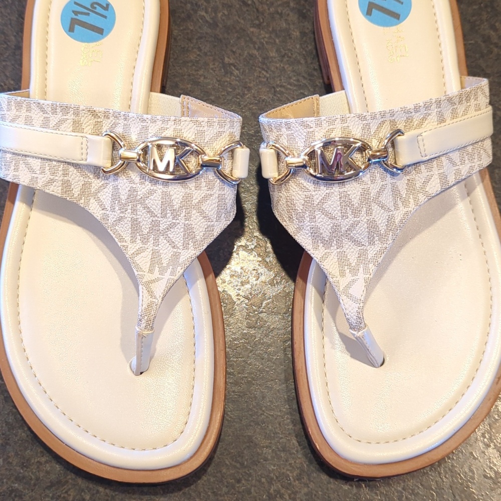 MICHAEL Michael Kors Thong Buckle Sandals - Picture 2 of 8